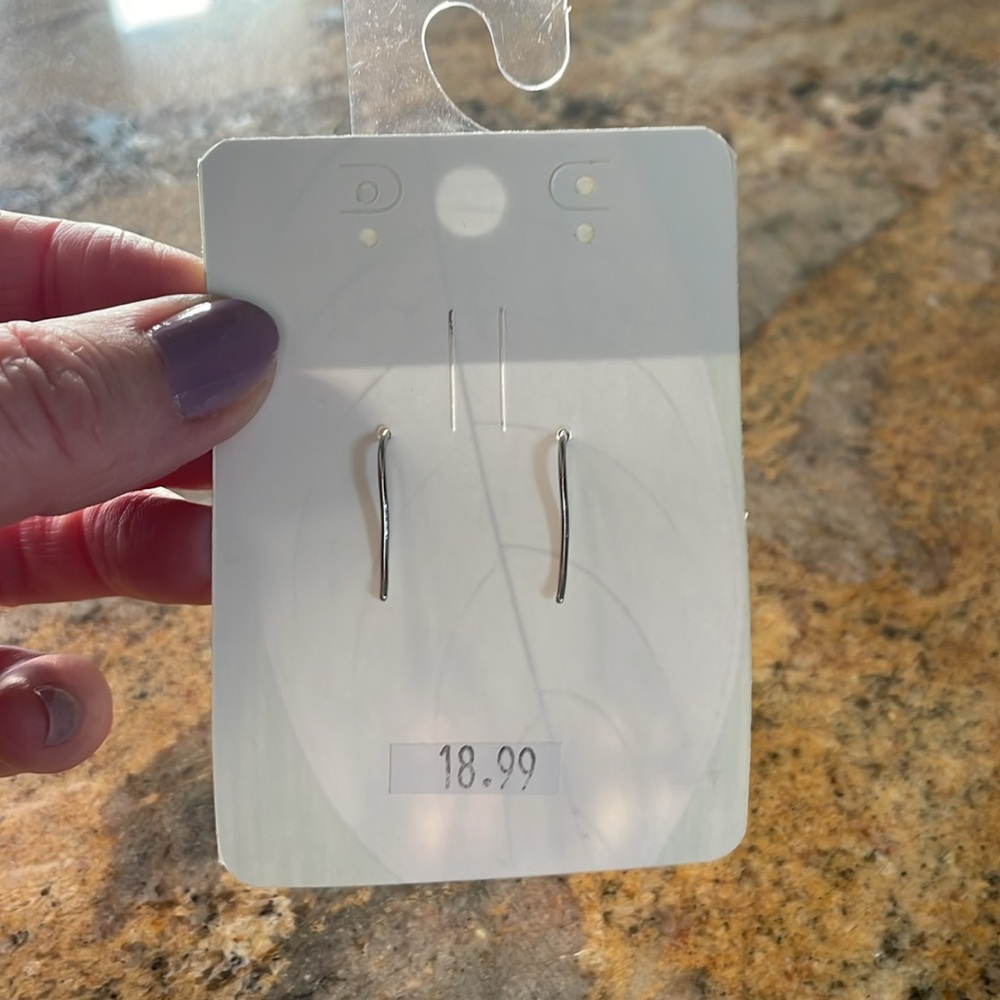 NWT Handcrafted Maple Leaf Earrings - Picture 3 of 4